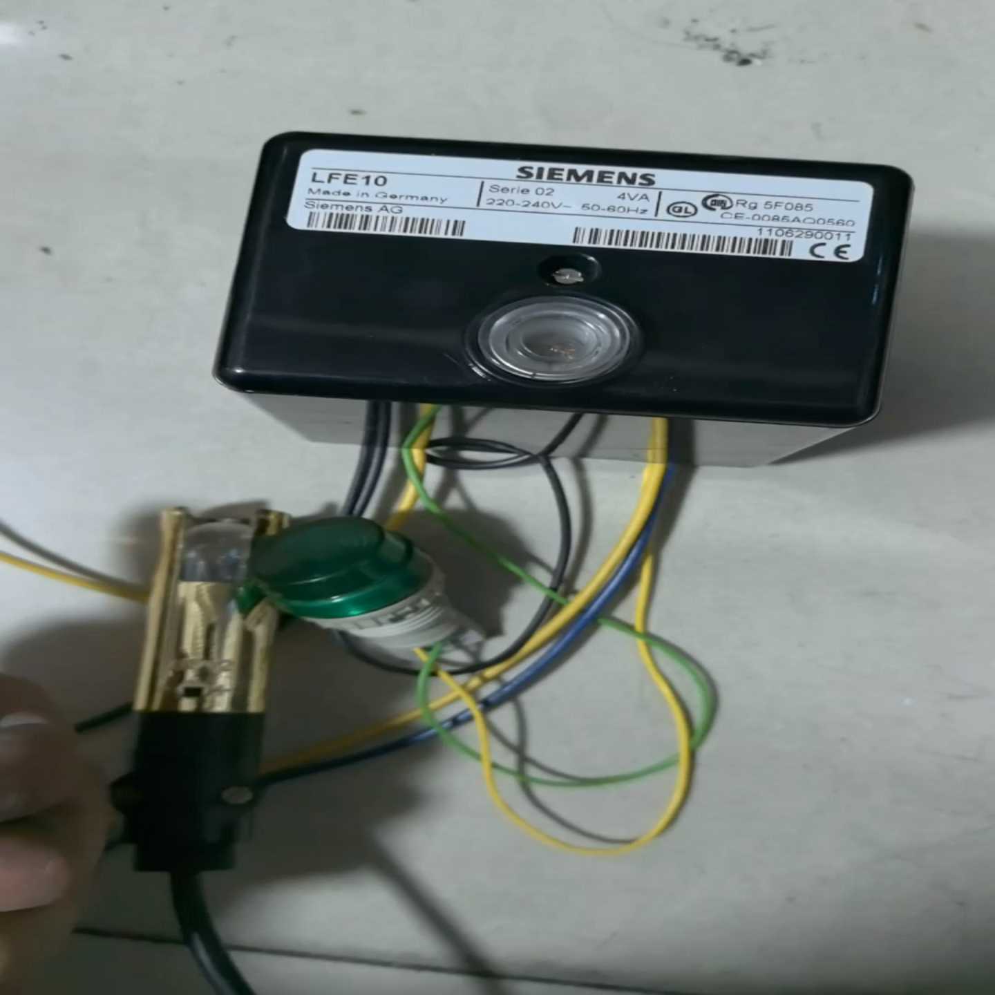 西门子LFE10火焰放大器，德国制造，质量杠杠的！220-2--议价商品