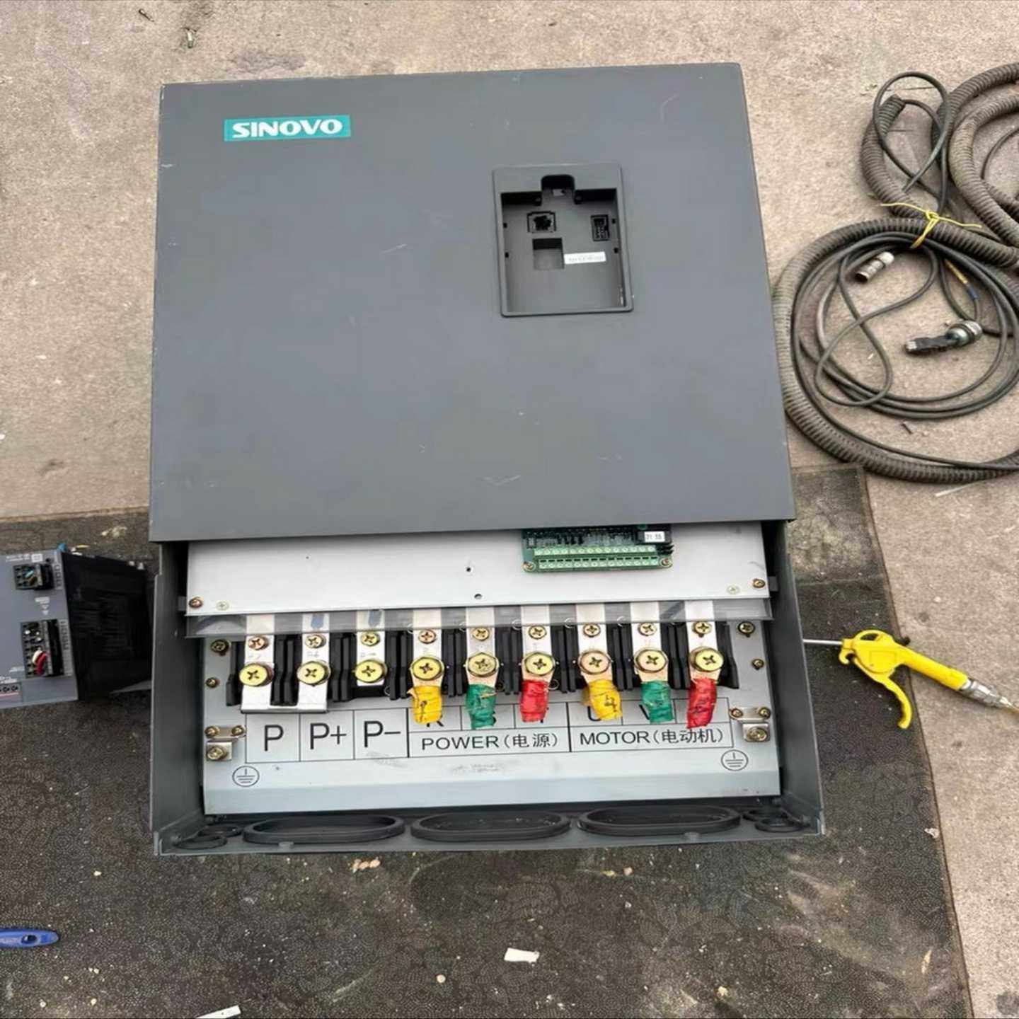 （洋洋设备）西林变频器实物图，SD200-4T-90G/110P功能