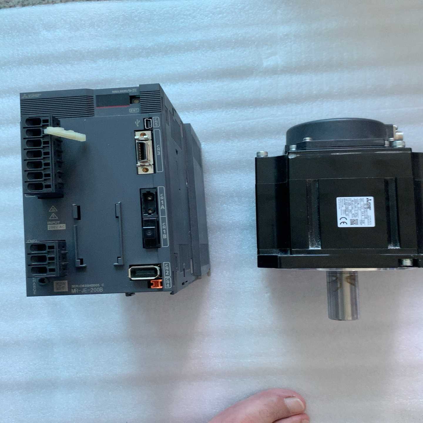 三菱驱动电机MR-JE-200B电机HG-SN152J成色很~询价