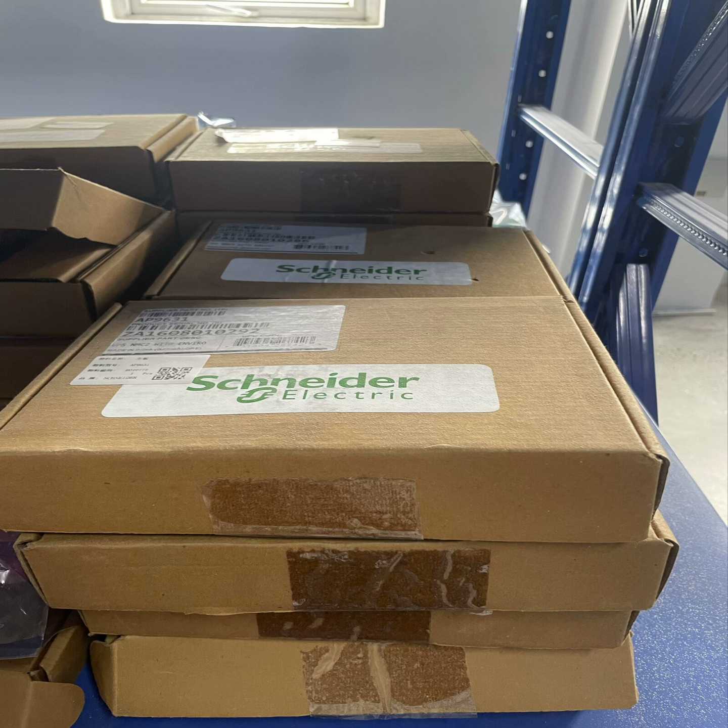 施耐德AP9631UPS网络管理卡，带环境监控功能，型号Z--议价商品