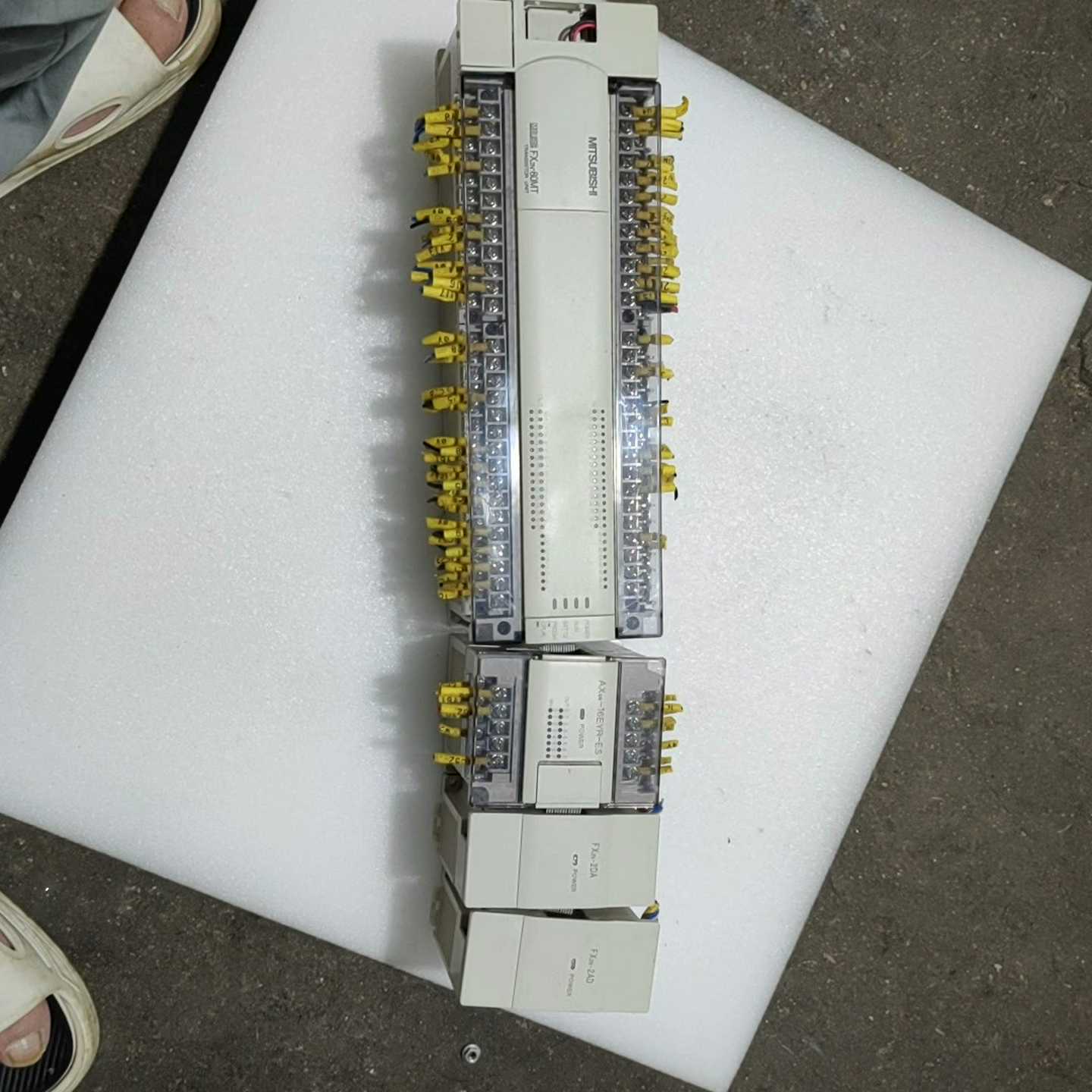 询价~PLC，FX2N一80MT一001，FX2N一2AD，两