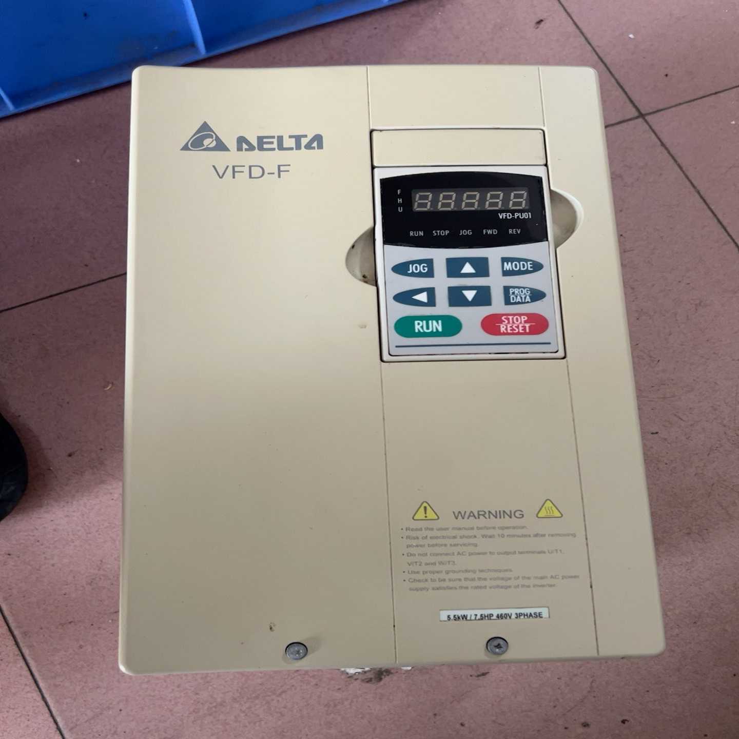 【星慕电子】VFD055F43B台达变频器，5.5千瓦，机器，实物图