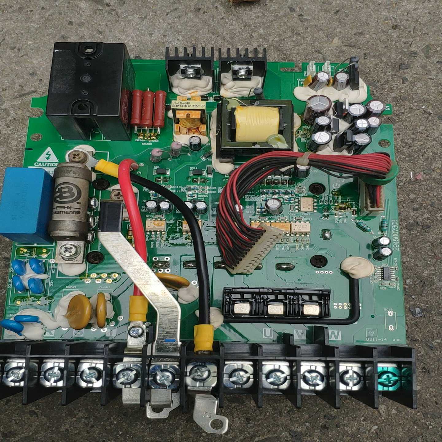 台达变频器驱动板，带一个模块FP50R12KT3询价