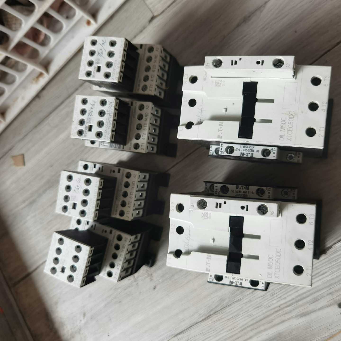 询价~ETN电梯接触器DILM32C(4个）DIL M50C(2个