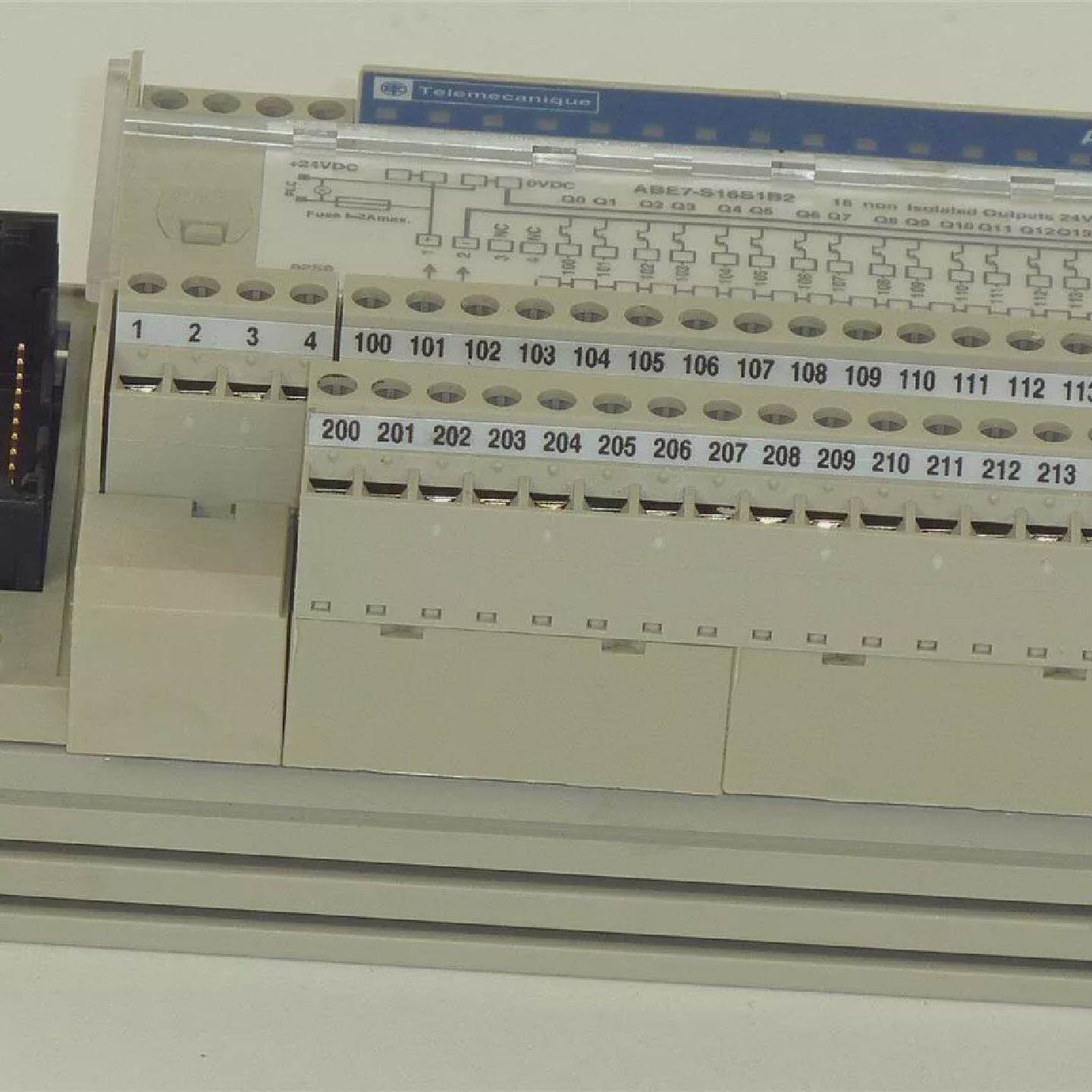 Schneider Telemecanique Telefast SockelABE7 S16S1B2ABE7S16S1 - 实物图