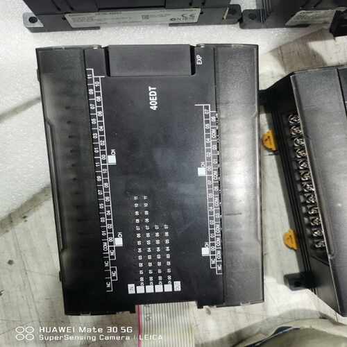4个PLC模块控制器CP1W-40EDT，~询价