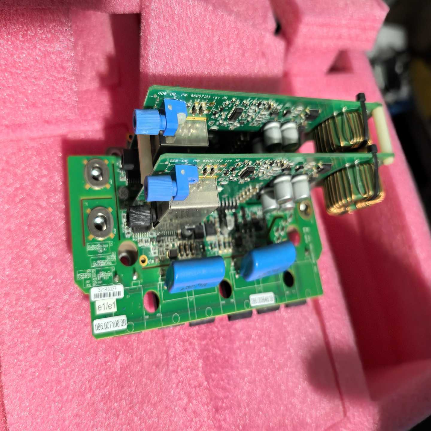 全新带线路板的富士模块。模块是2MBI450VN-170-7