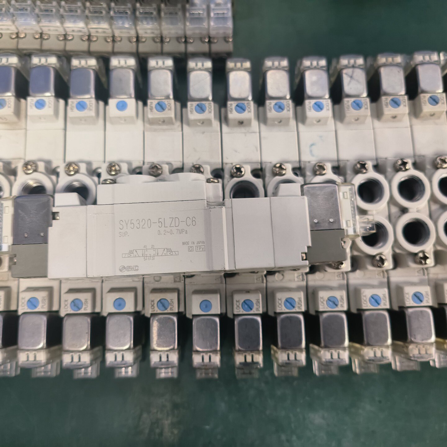 SMC电磁阀SY53205LZDC6原装正品二手成色