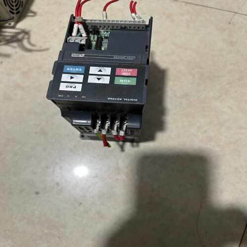 众辰变频器Z2400-0R75G0.75kw有4