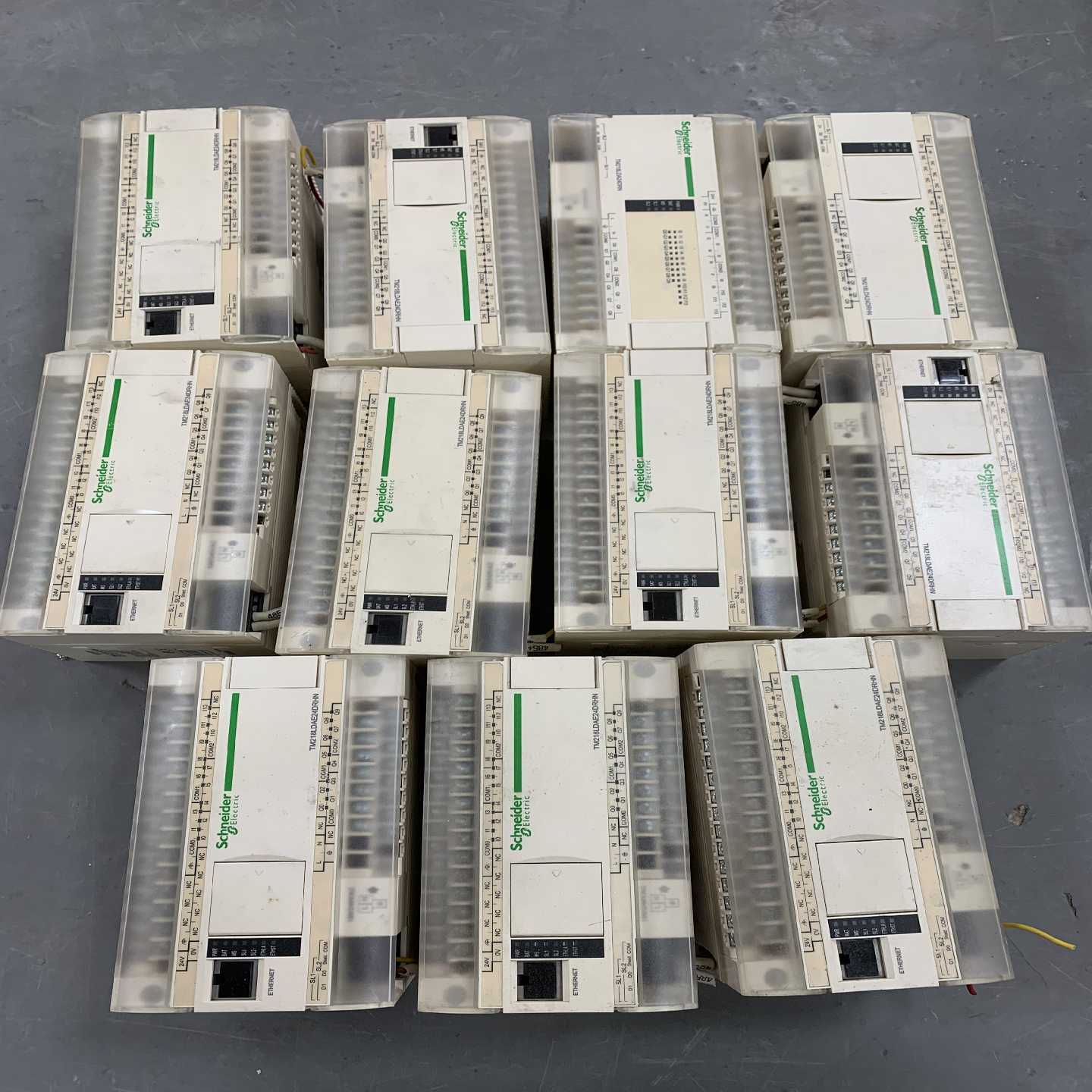 施耐德PLCTM218LDAE24DRHN，二手拆机，实物--议价商品