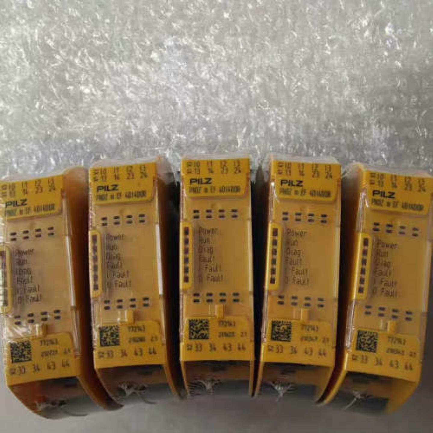 售前询价维修议价皮尔兹安全继电器正品PNOZ m  EF 4DI4D