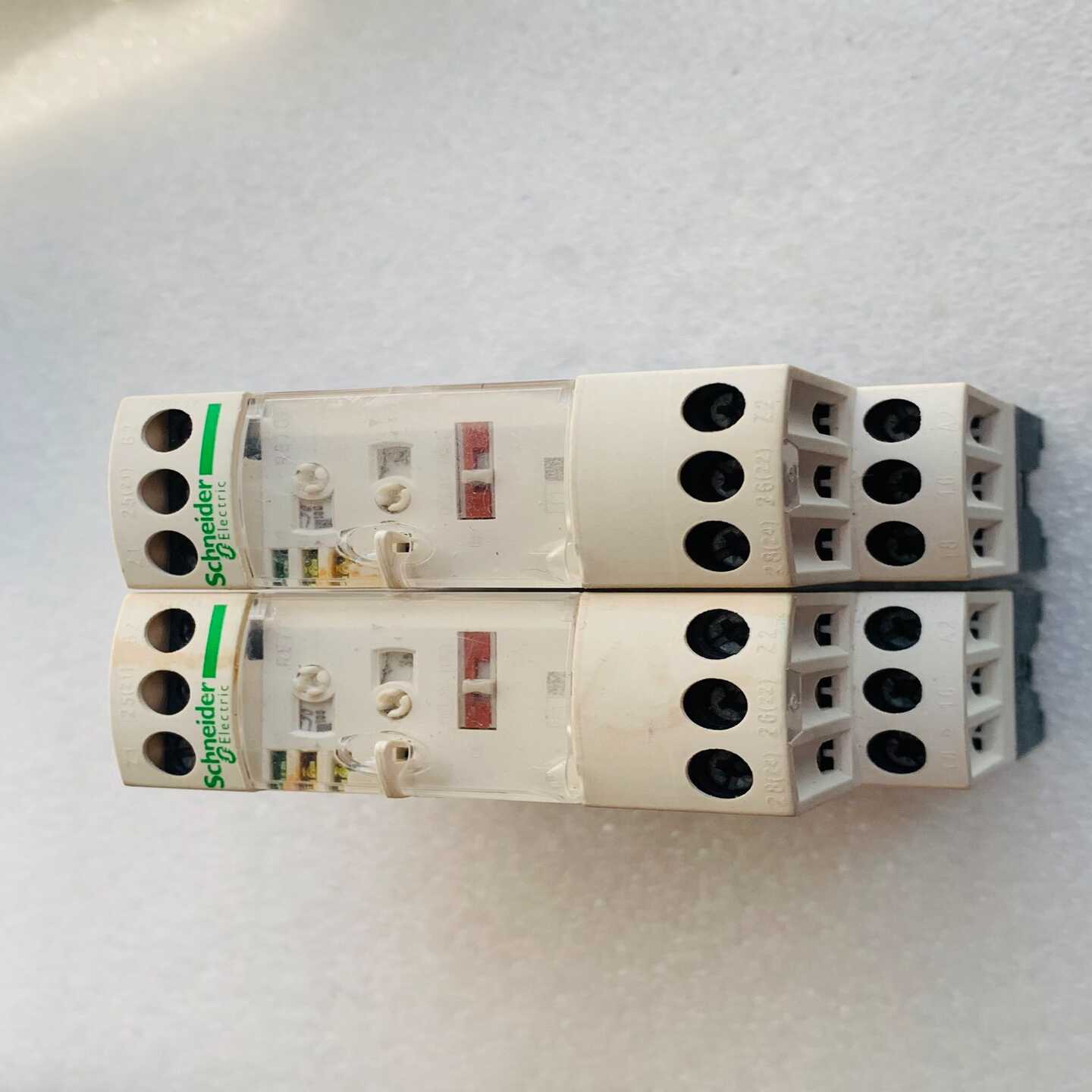 【议价】施耐德时间继电器RE7CP13BU  未使用放