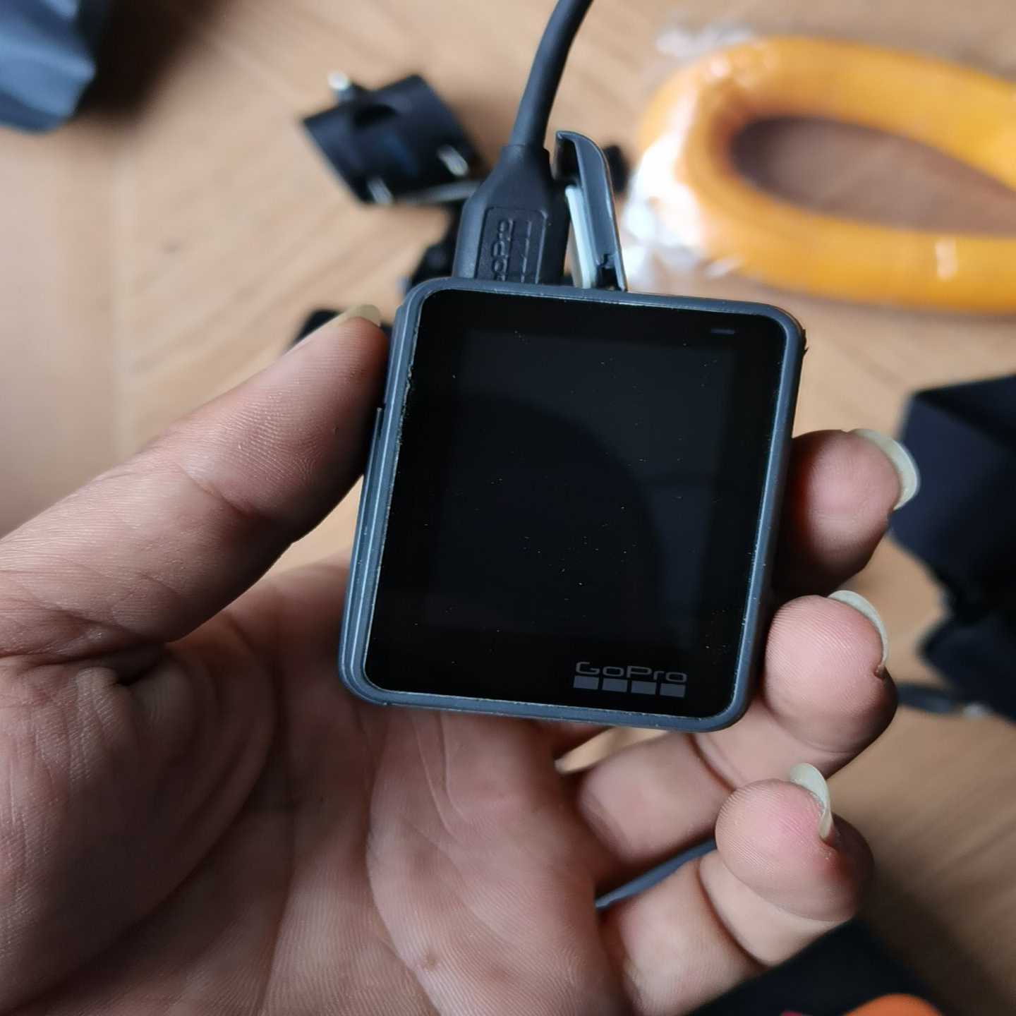 gopro运动相机,实物图拍摄,看图,有4块电池,机器好像是--议价