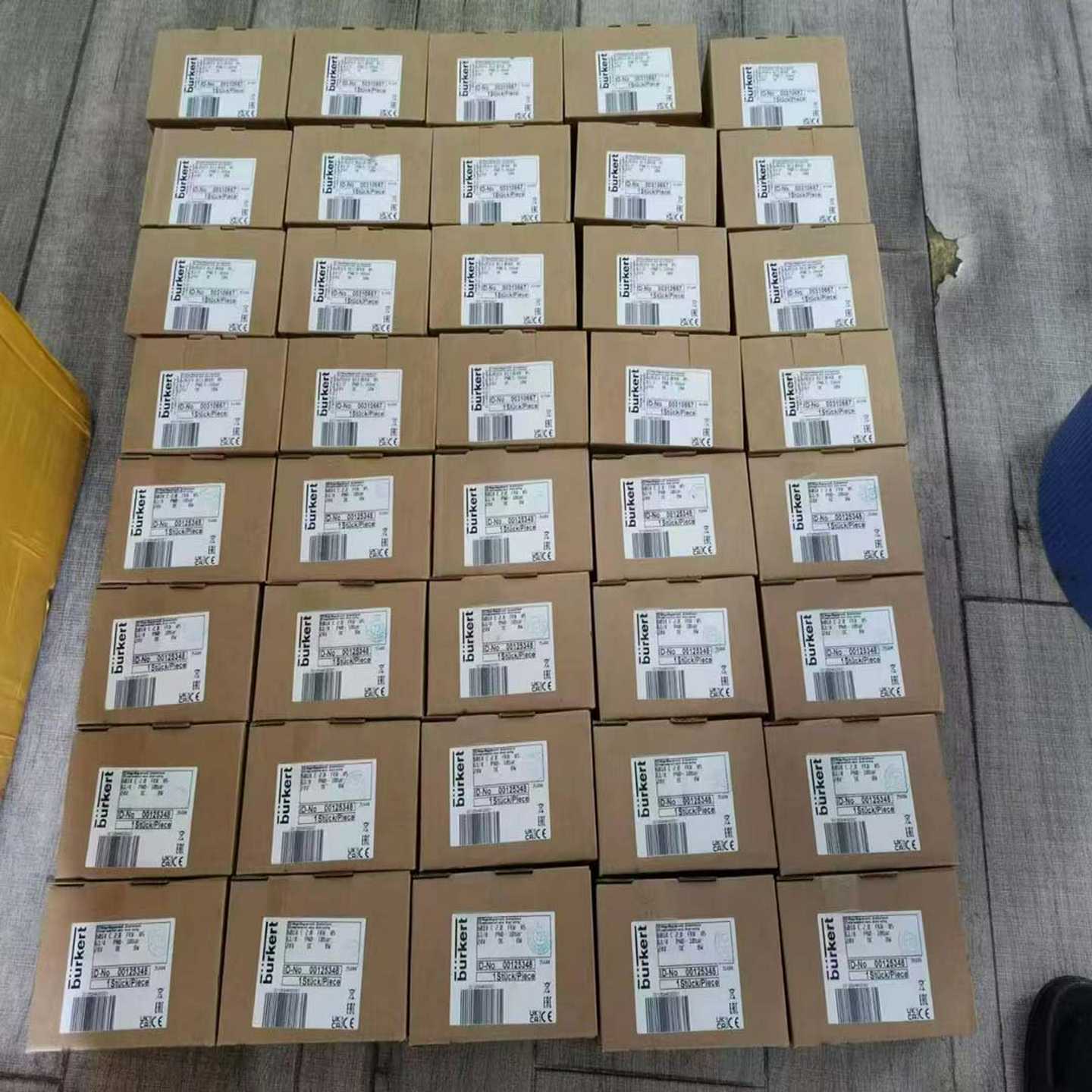 SsIKAVES08流量计SPMSLD723C-M8振动传感器