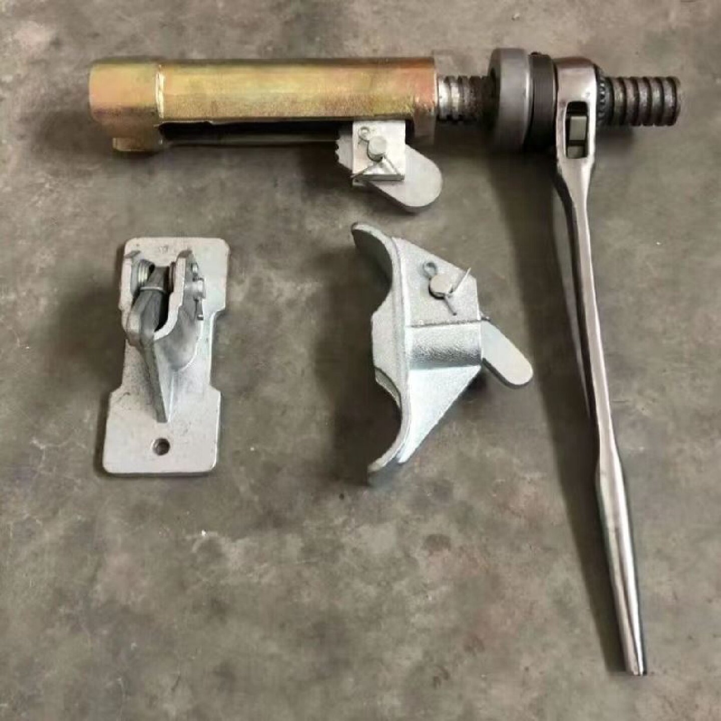 建筑新型蝴蝶扣配件钢筋拉紧器锁枪扳手模板卡平板扣穿墙螺丝卡扣