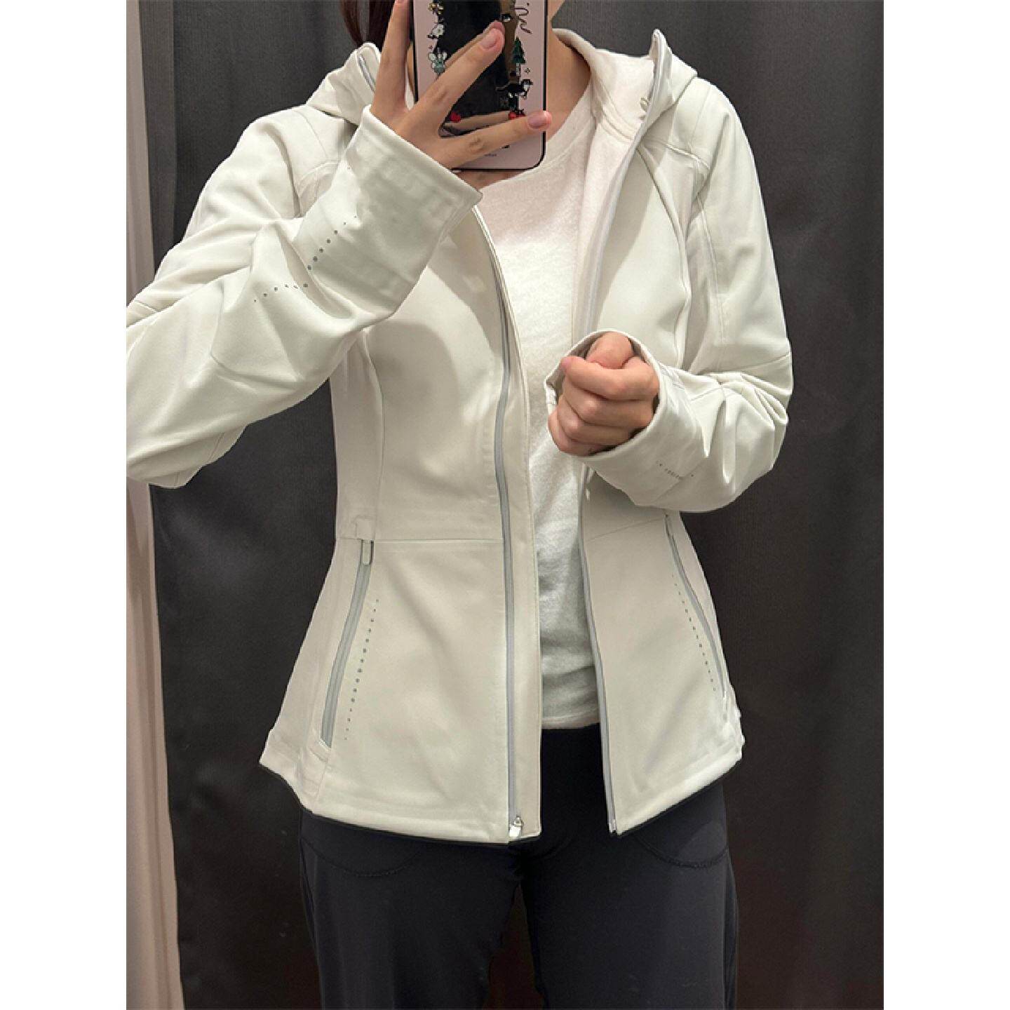 户外三合一冲锋衣女款2025新款秋冬季修身收腰外套软壳加绒短上衣