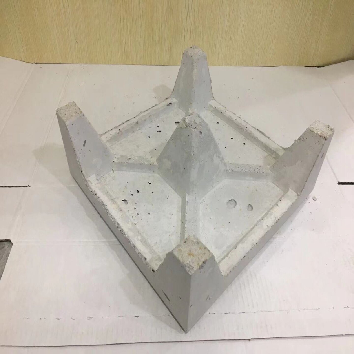 隔热砖楼顶四脚五脚屋顶天台水泥隔热砖楼顶防晒隔热砖厂家直销