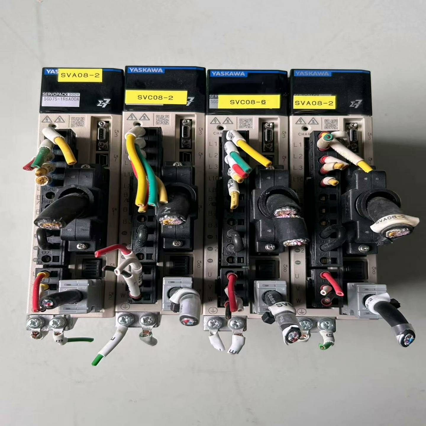 询价安川驱动器SGD7S-1R6A00A，成色如图，现货四台，功议价