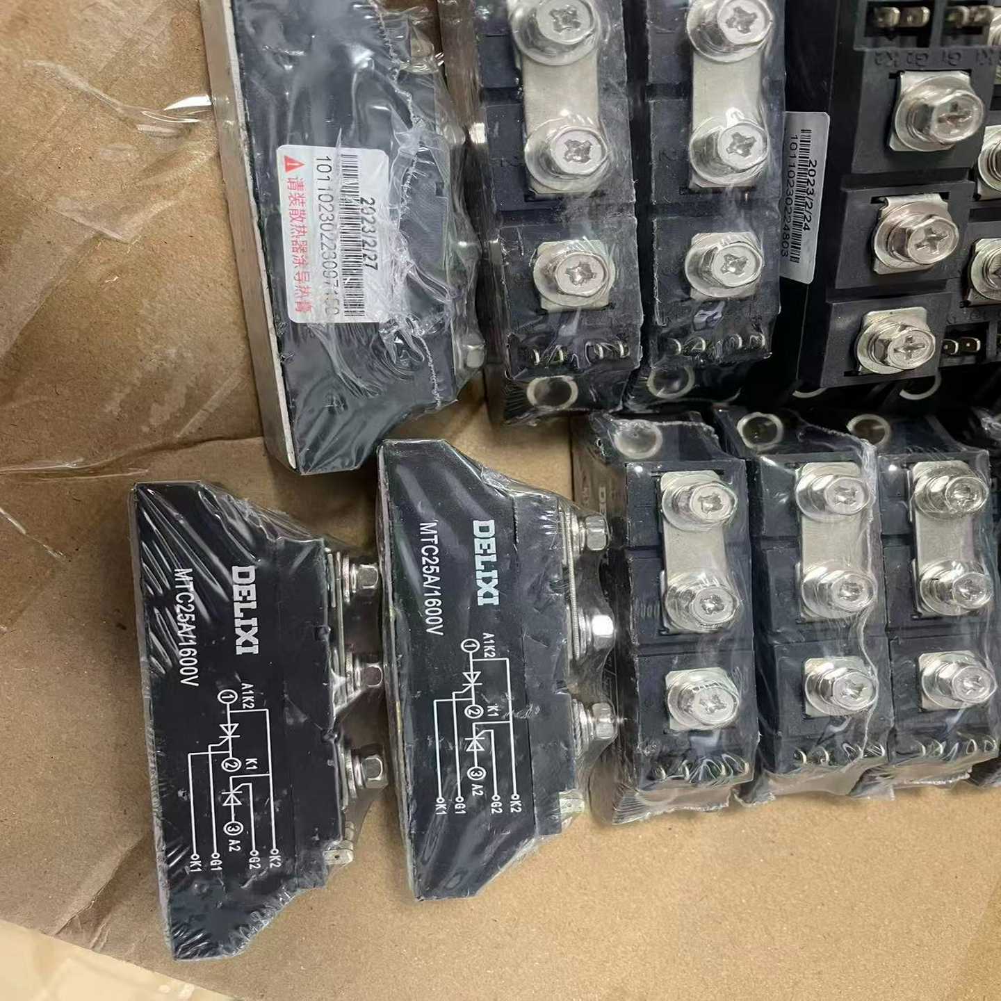 德力西。德力西电气，晶闸管模块。型号MTC-25A160