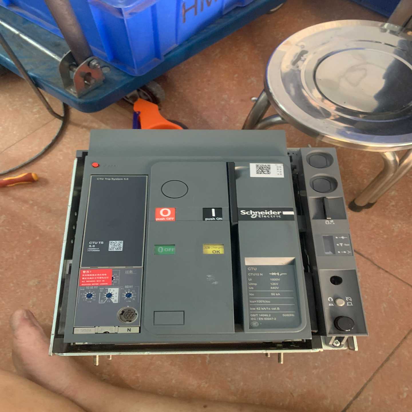 （议价）施耐徳框架式断路器，U12N，3极1250A，2022年