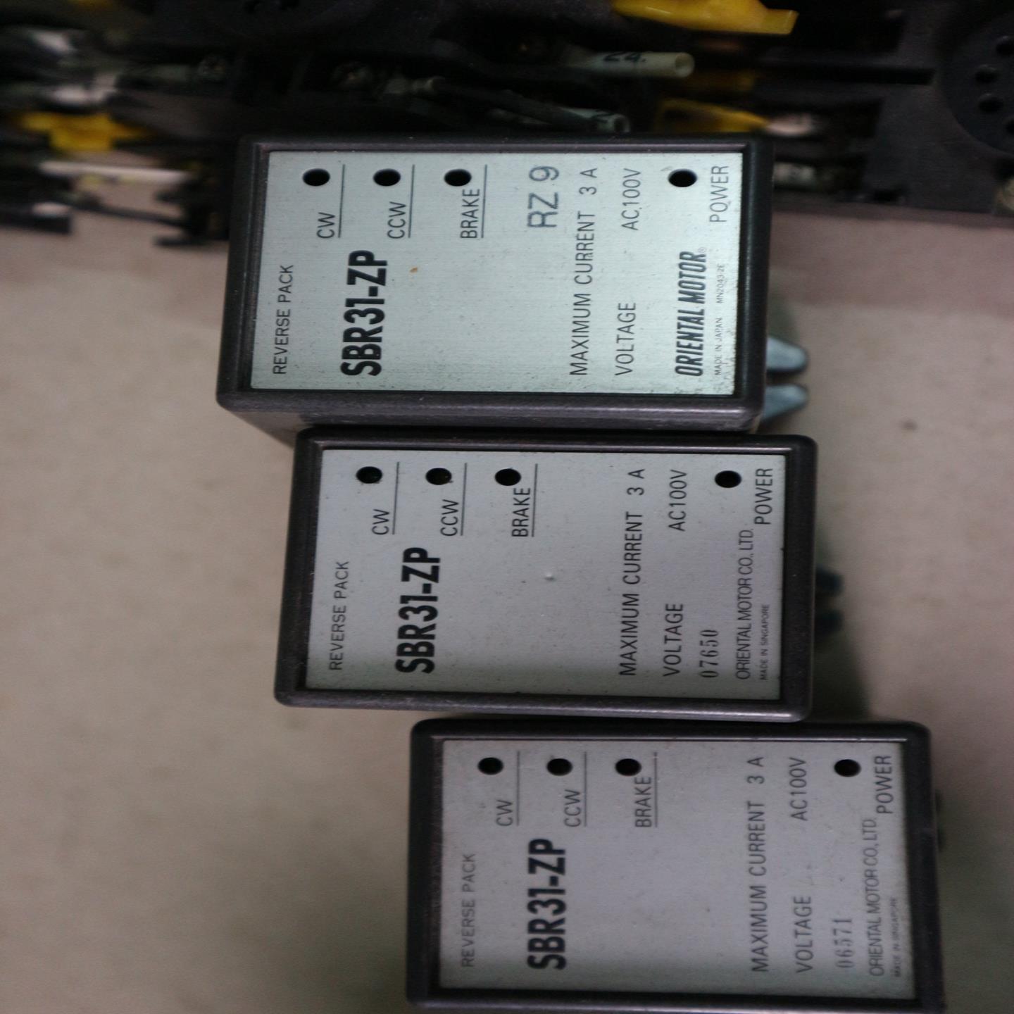 东方马达调速器 SBR31-ZP 3A  AC100V  SS32MA-J 3A  200V  11PFA