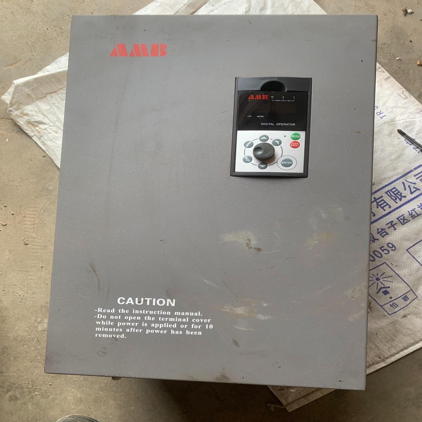 安邦信AMB100-055P-T3，成色不错，实物图（电子设备）