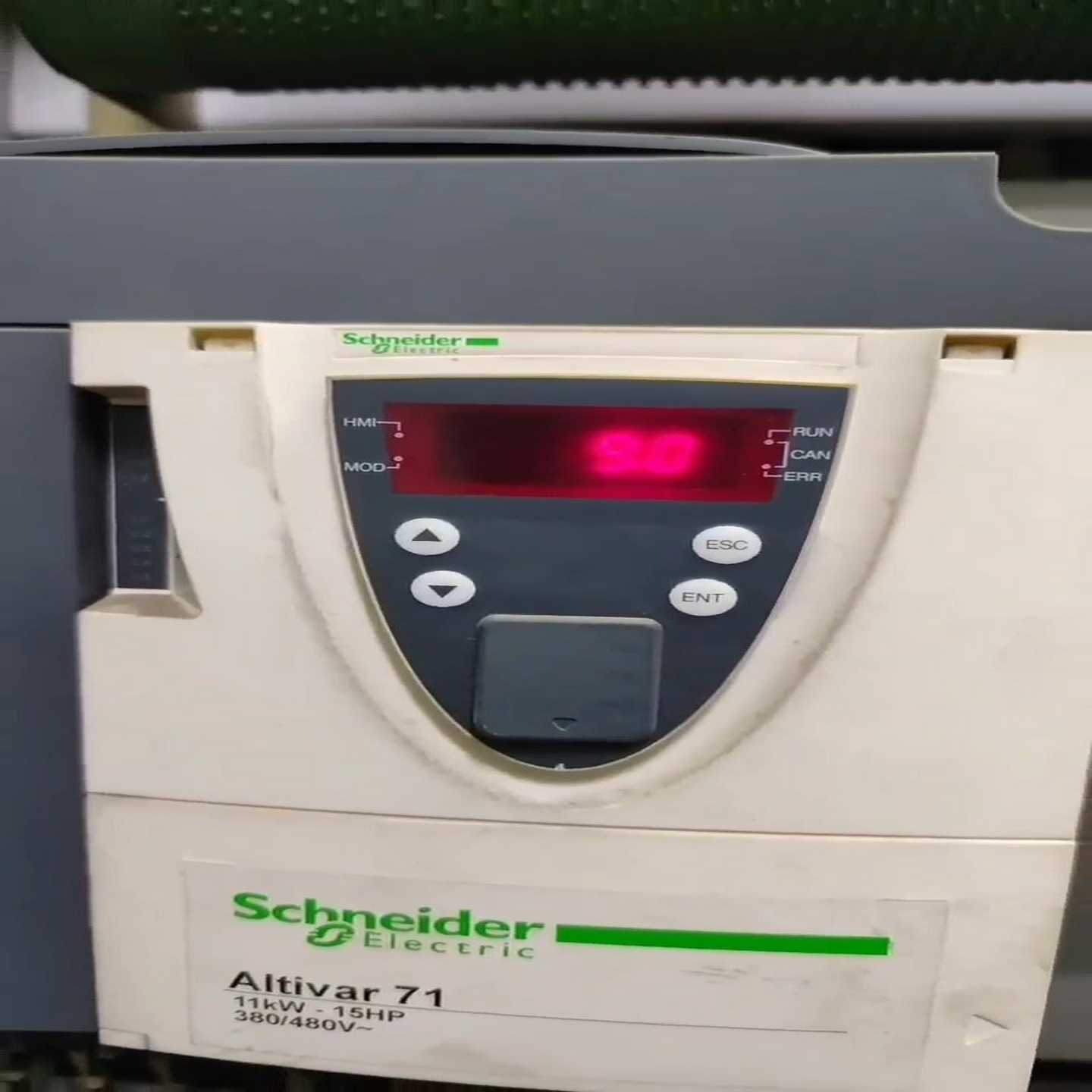 施耐德ATV71HD11N4Z变频器   拆机，运行正常，设一议价商品