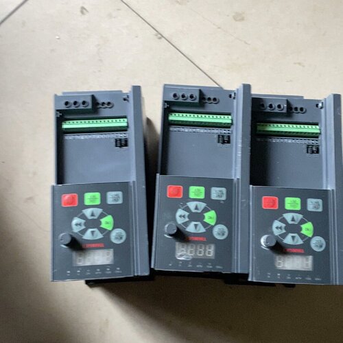 寻IXINJE变频器VB541P5G42P2P1.5KW
