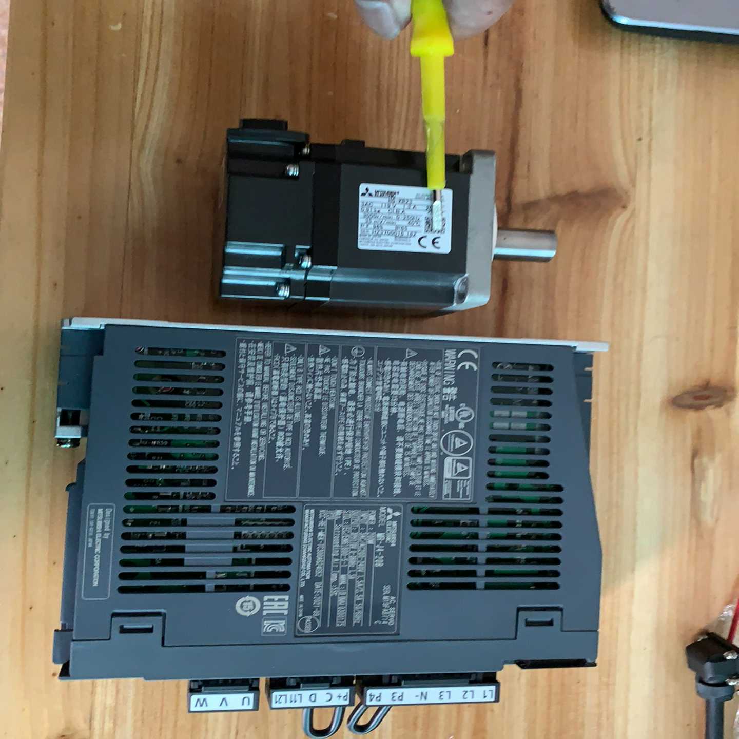 驱动电机MR-J4-20B电机HG-KR23询价