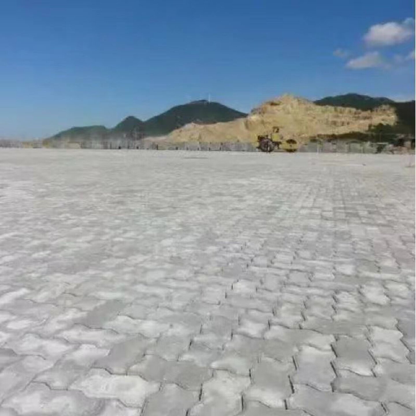 码头砖广场庭院吸水混凝土水泥透水砖人行道户外公园齿形环保彩砖
