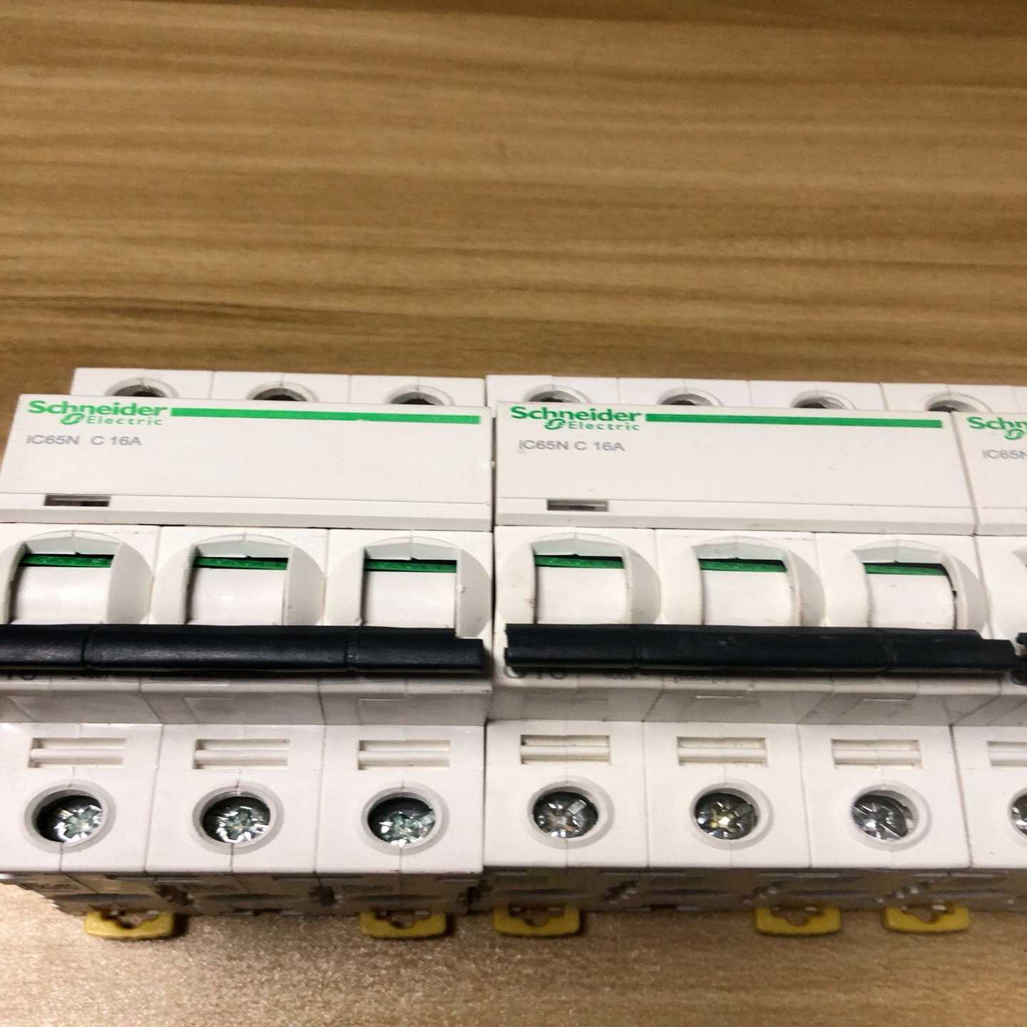 议价施耐德空气开关iC65N3P16A功能包好包邮出