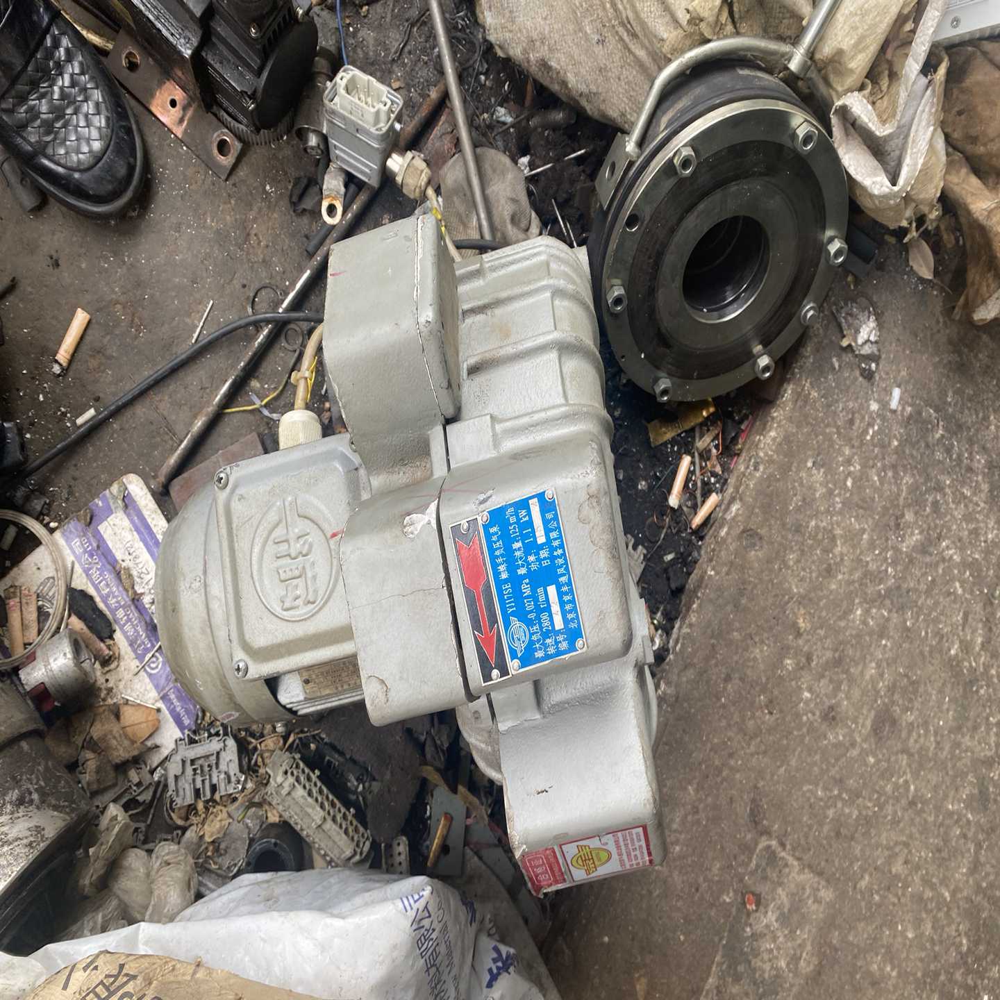 非标价出售YI17SE三相同步多级泵电机，1.1KW，380V议价