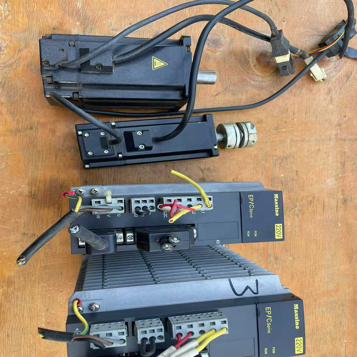 迈信伺服驱动器1千瓦和500瓦各一套、的、、50询价