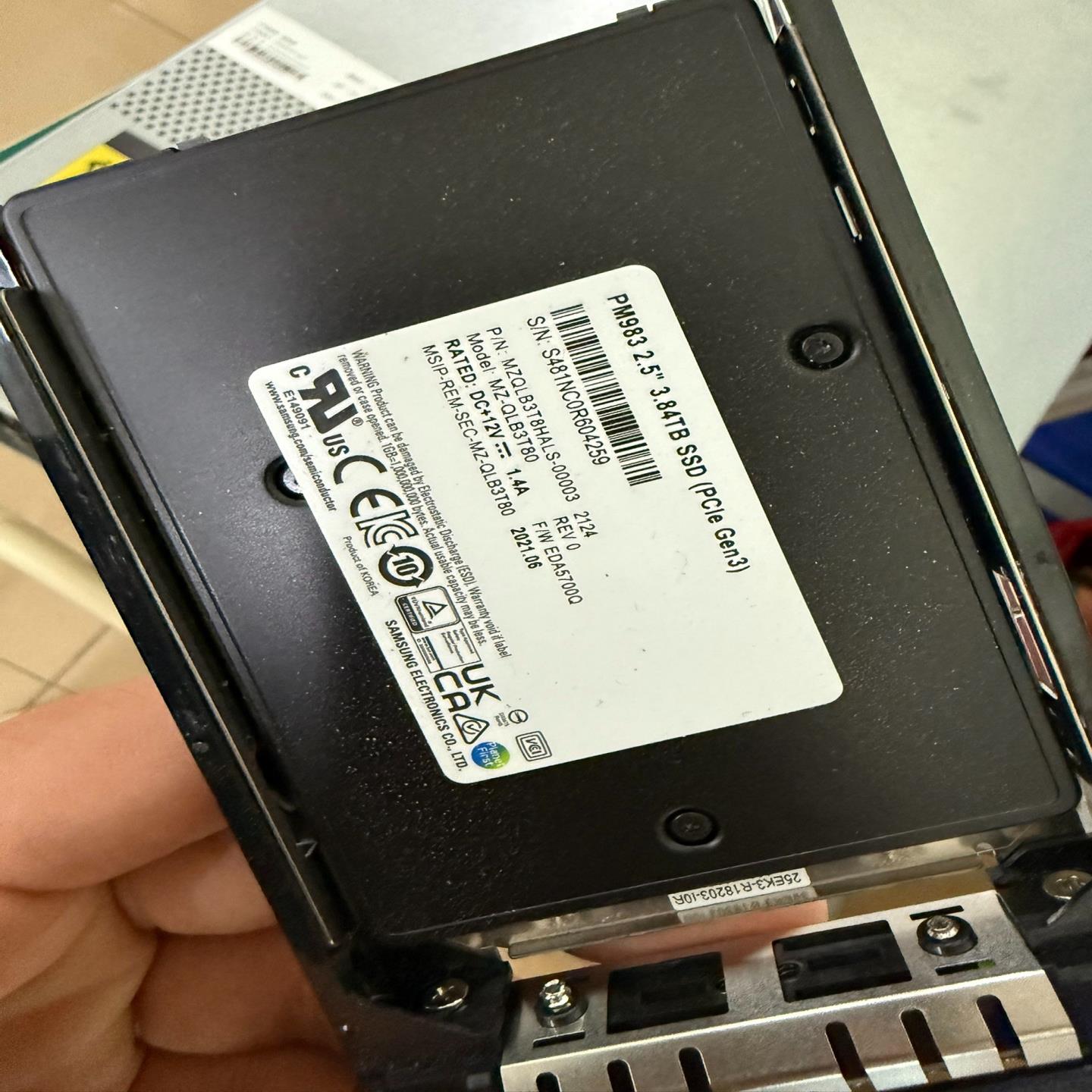 PM983 384T U2 NVMe企业级固态硬盘