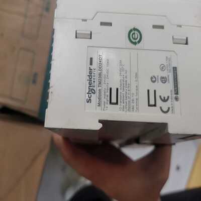 施耐德plc一套tm238ldd24dt，tm2dra1拍前询价
