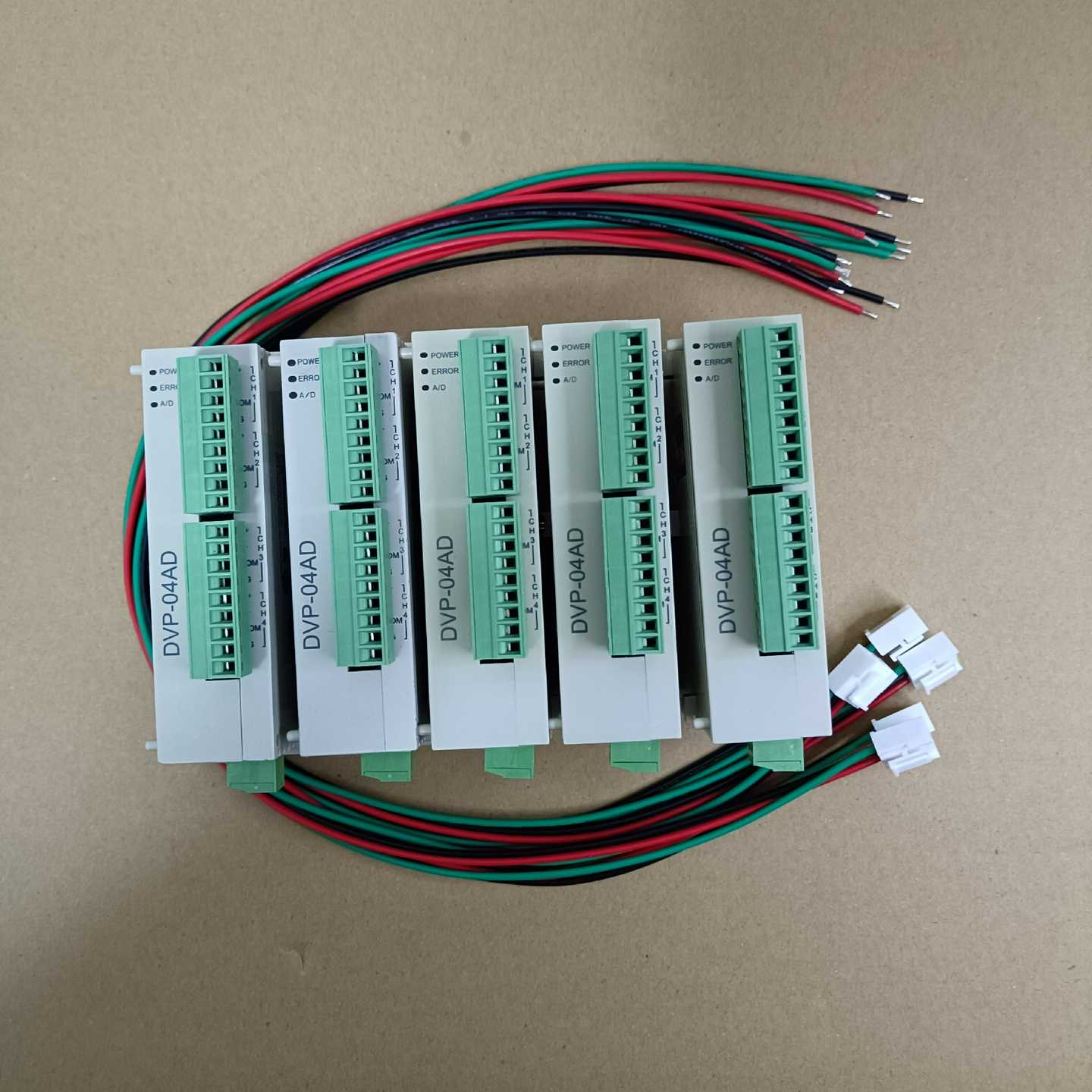 台达模拟量模块DVP04AD-S，成色如图，功能包好，配件