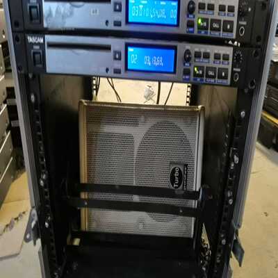 询价TASCAM天琴CD-01U电台CD机，功能正常，价格美丽，