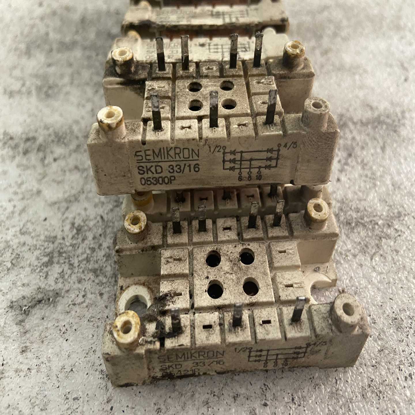 询价SKD33/16，30A/33A1600V三相桥，变频器模块