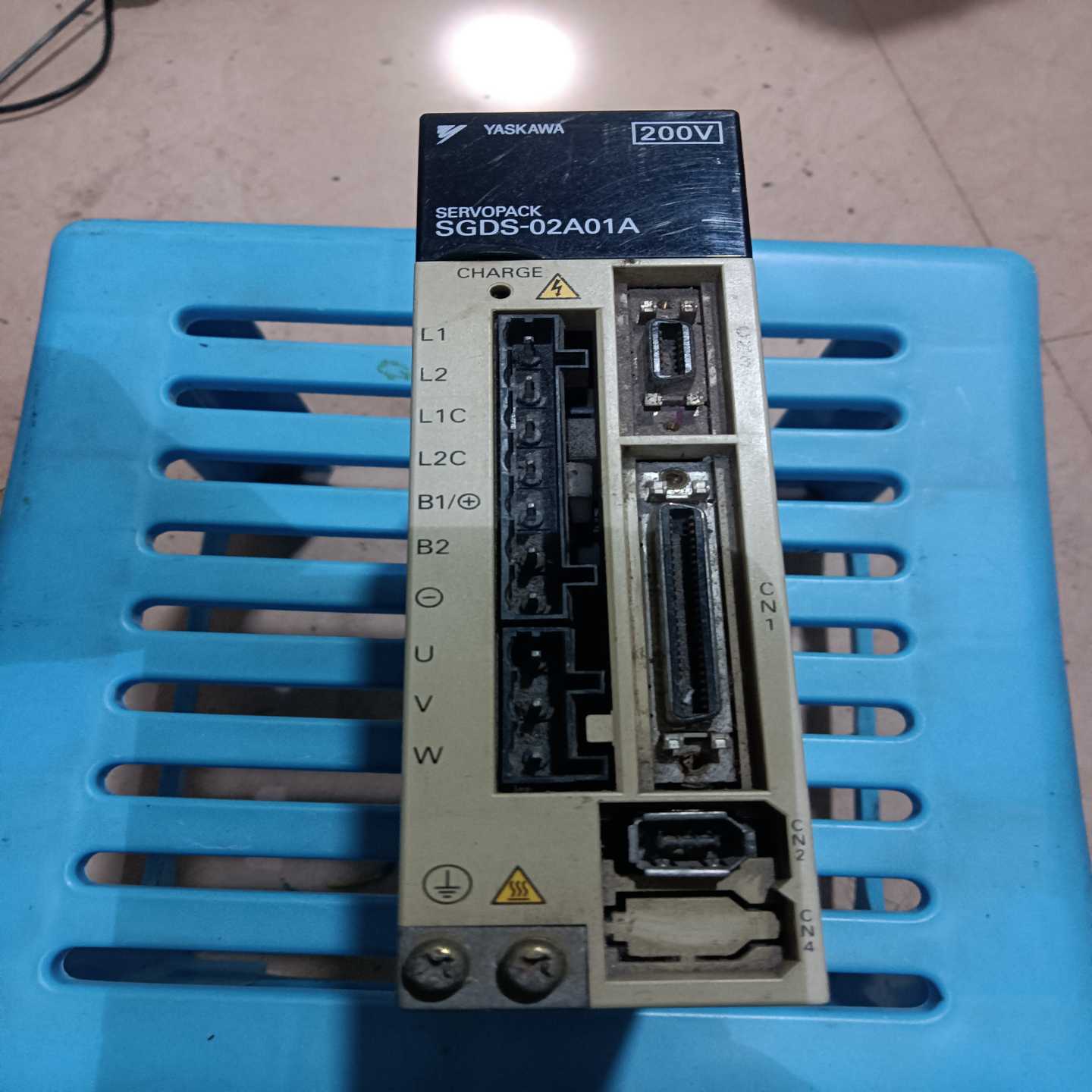 询价-0201安川服驱动器。功能正常，成色好。