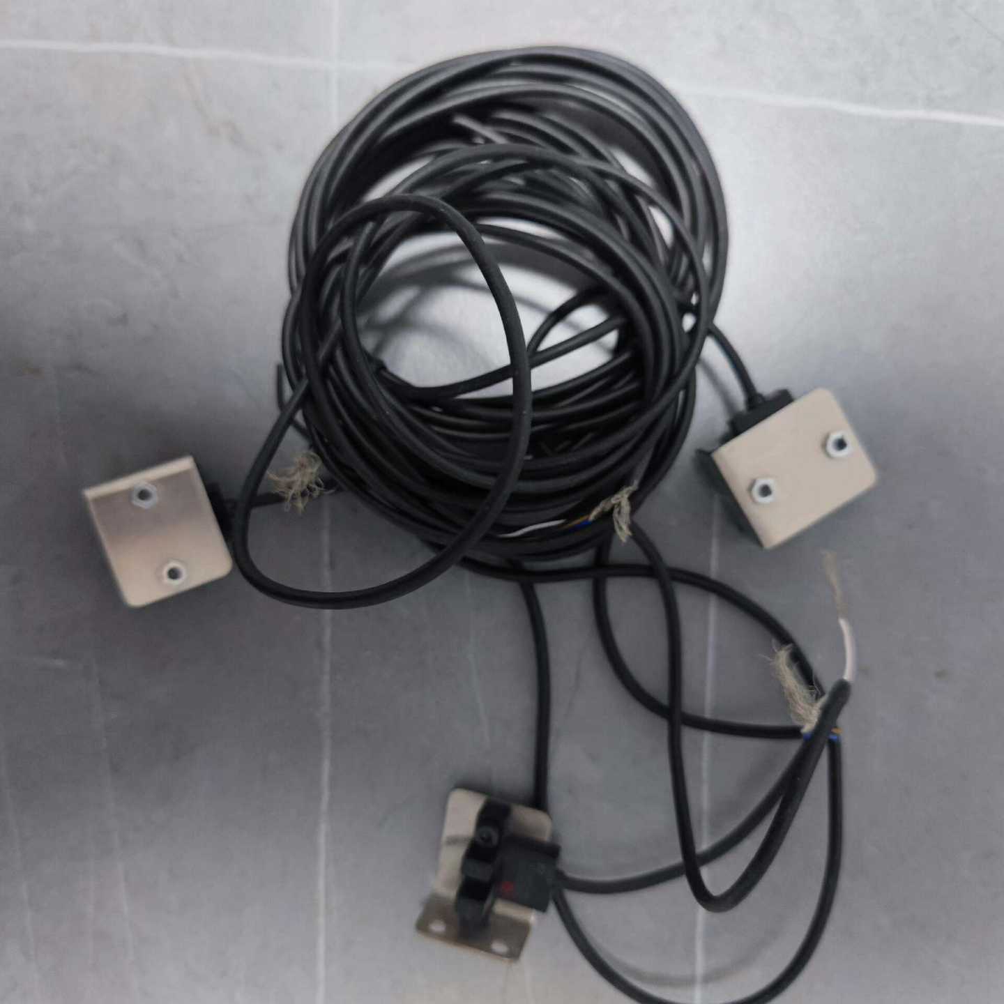 议价全新SODRON槽型光电传感器GE-SL671-W数量3条，