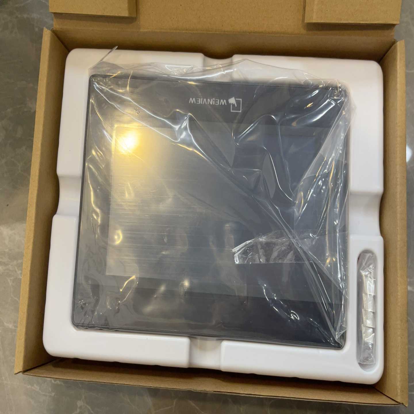 询价威纶通触摸屏MT8072iP，全新原装正品，带原厂包装盒。2