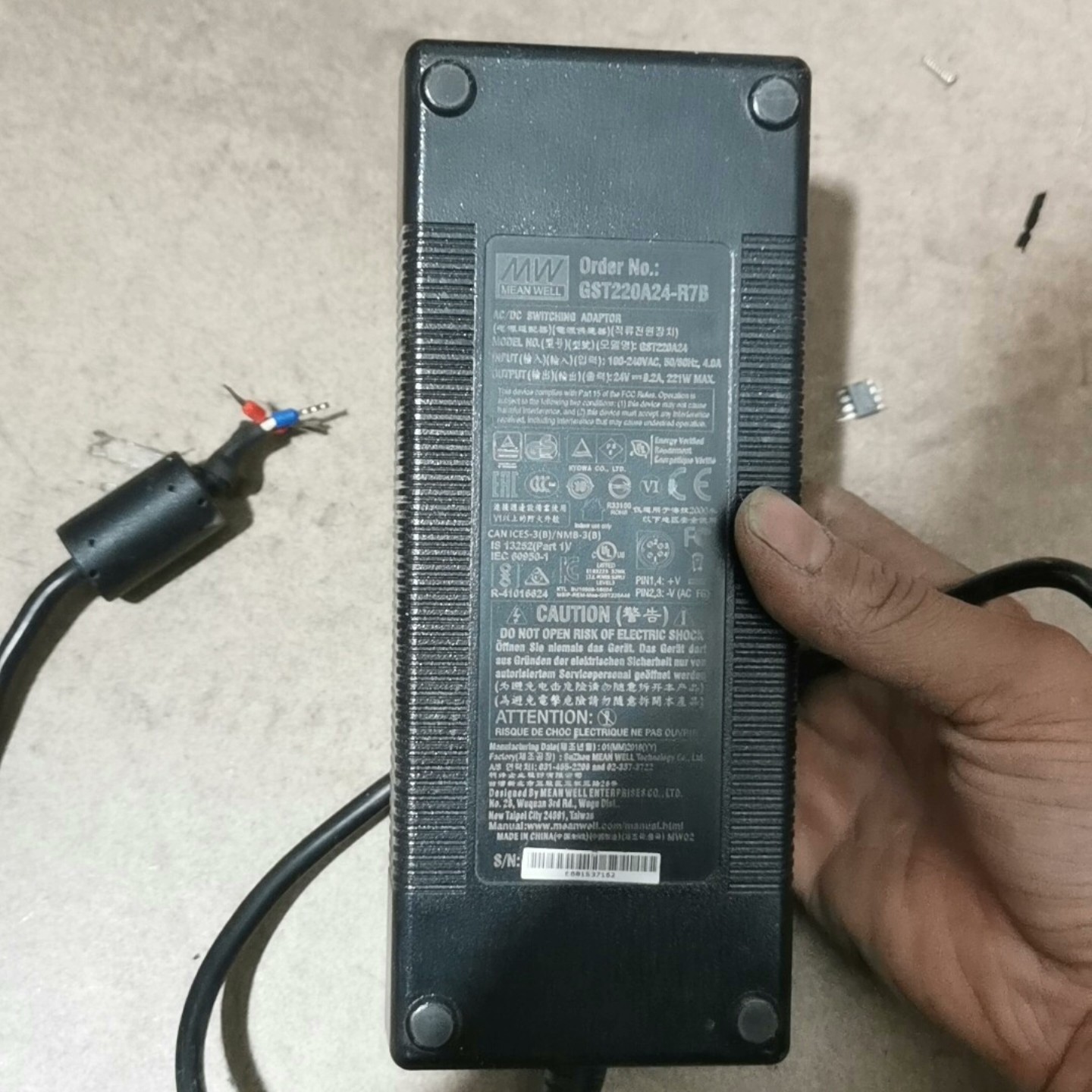 【请询价】台湾明纬GST220A24-R7B 24V92A电源适配器