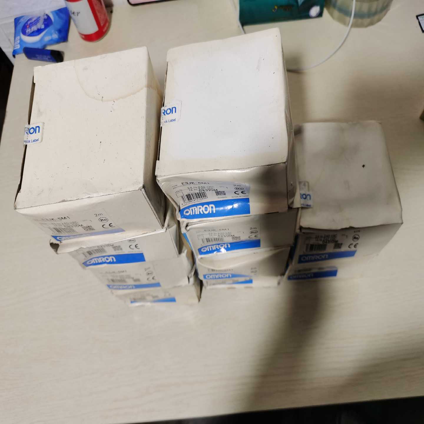 询价全新欧姆龙E3JK-5M1光电开关一盒两个一共还剩余十盒