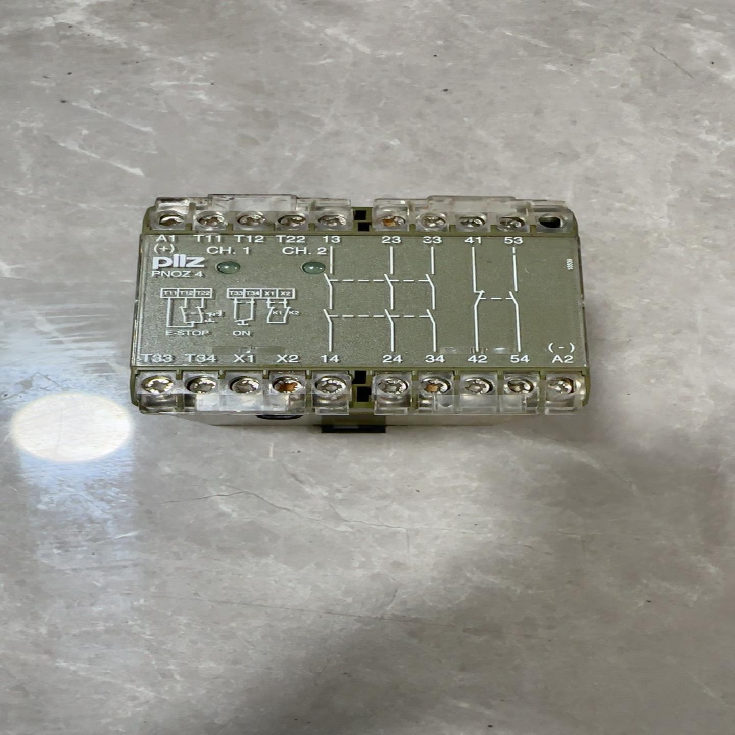 皮尔兹安全继电器，PONZ4，实物照片，成色新，功能完好，有--议