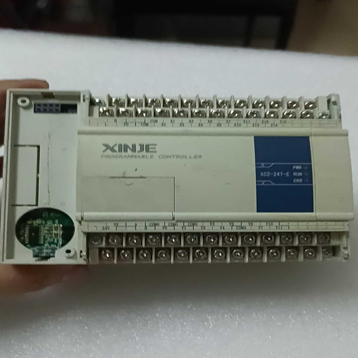 信捷XC2-24T-E二手拆机点，外壳破了一个固定脚--议价商品