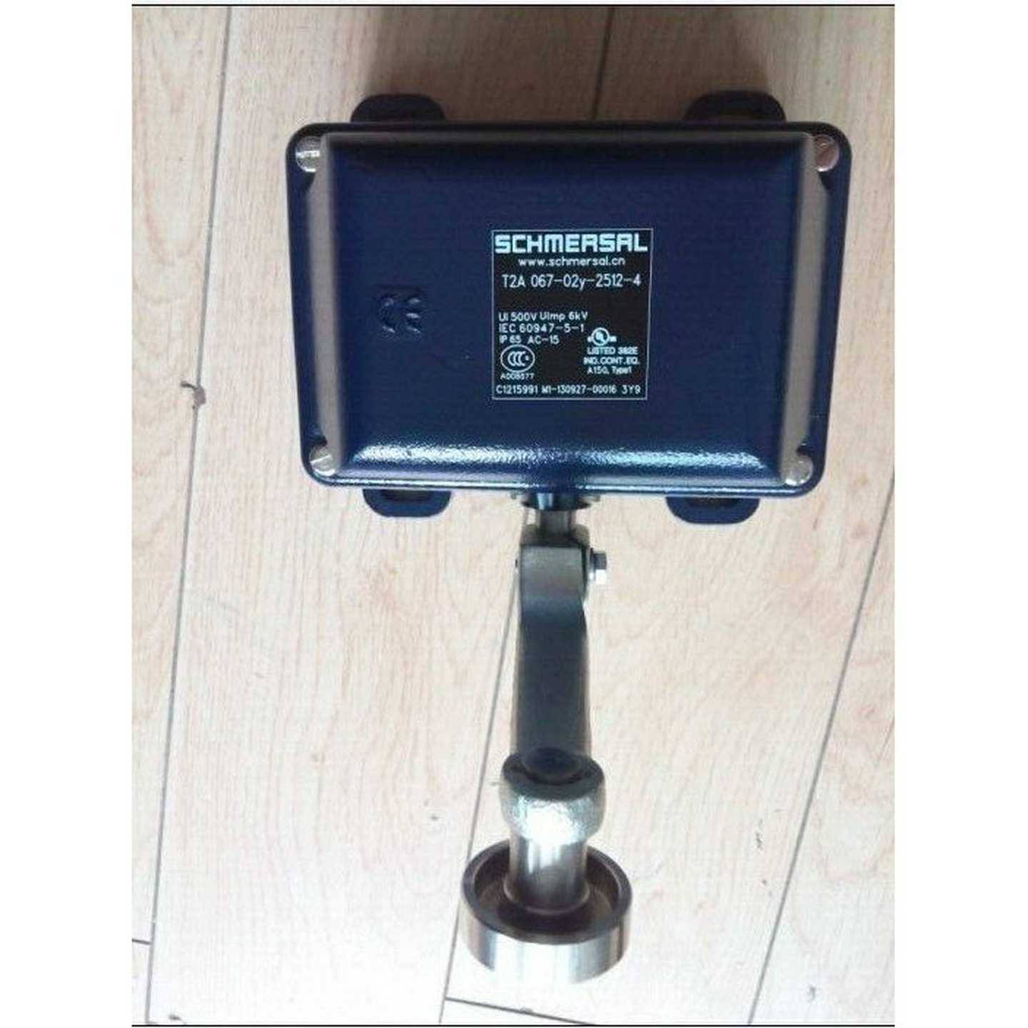 T2A067-11Y-2512S-4施迈赛SCHMERSAL限位开关行程开关