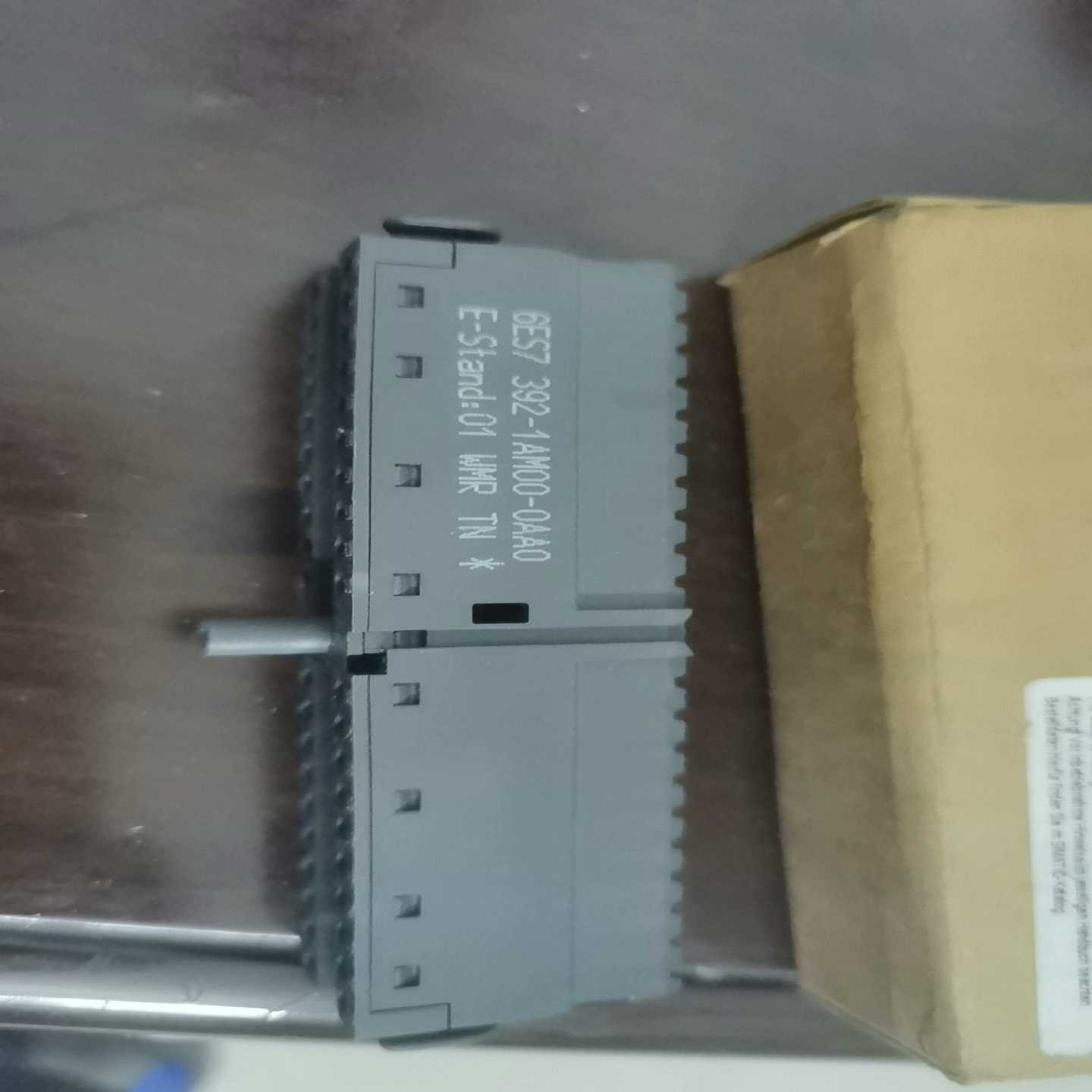 变频器 3G3MV-AB007 220V  质~询价