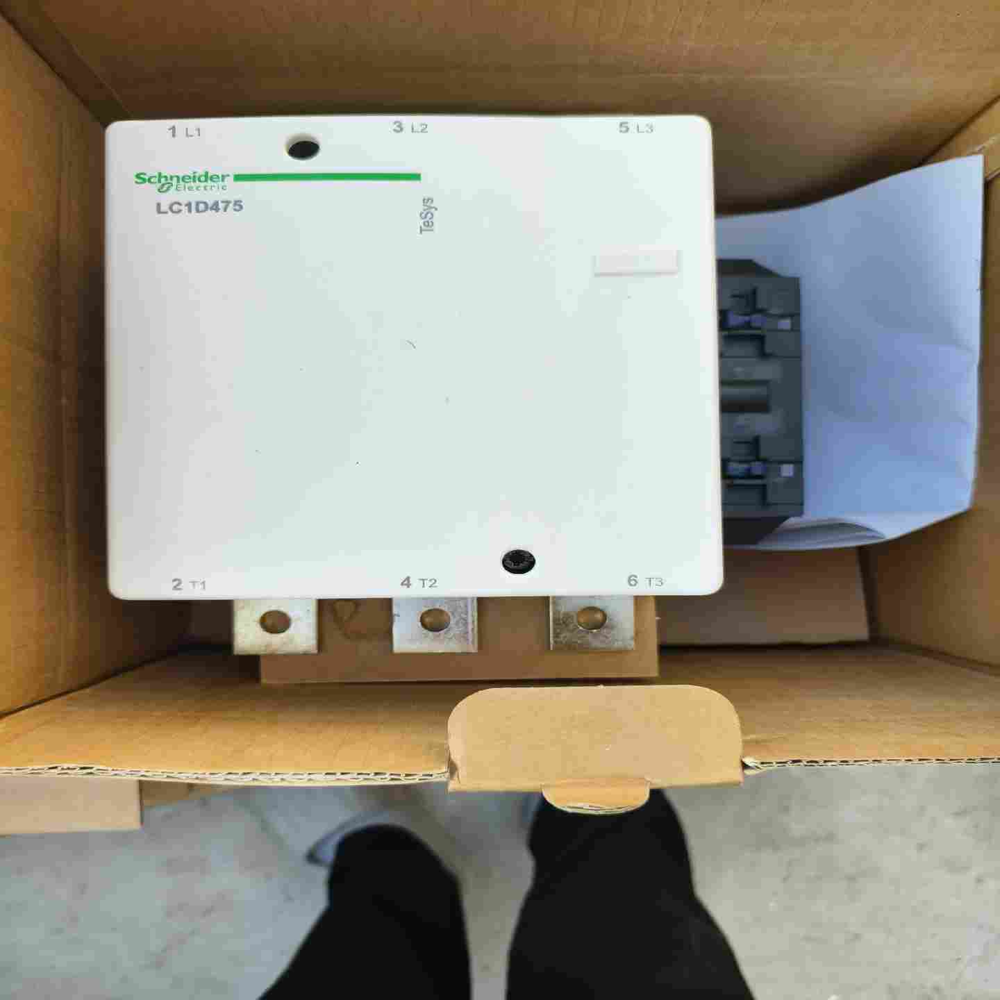 议价施耐德LC1D475M7C接触器，全新原Q装正品，配件齐全，有现货/