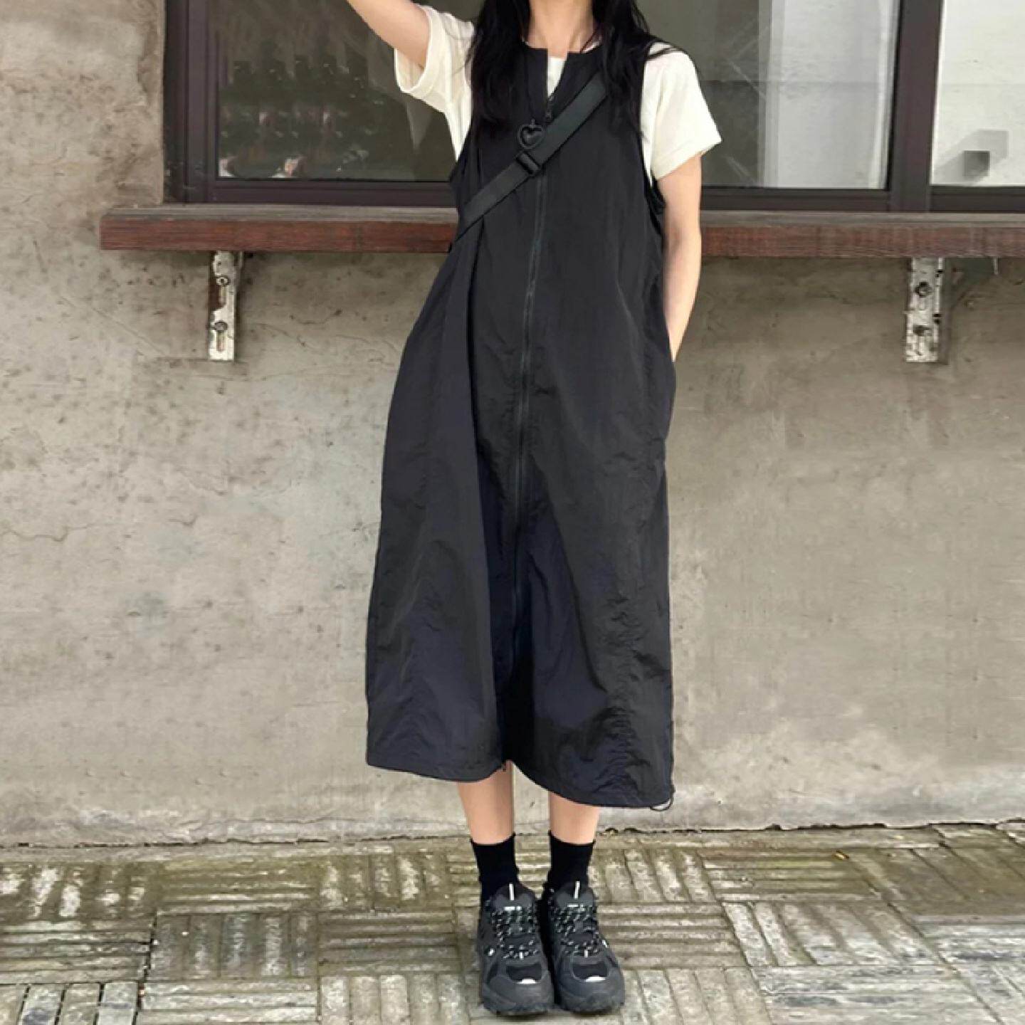 山系黑色工装背心裙女款连衣裙微胖掐腰裙大码裙子胖mm显瘦背带裙