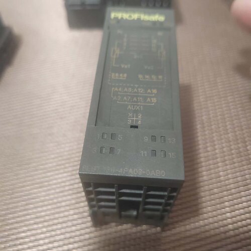 溢价-1384FA030AB0二侧卡扣断裂